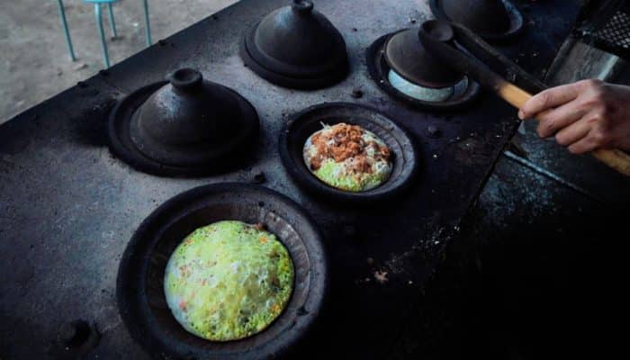 Surabi Bakar Berlian Garut: Nikmati Surabi Legendaris dengan Pemandangan Gunung Guntur yang Memukau!
