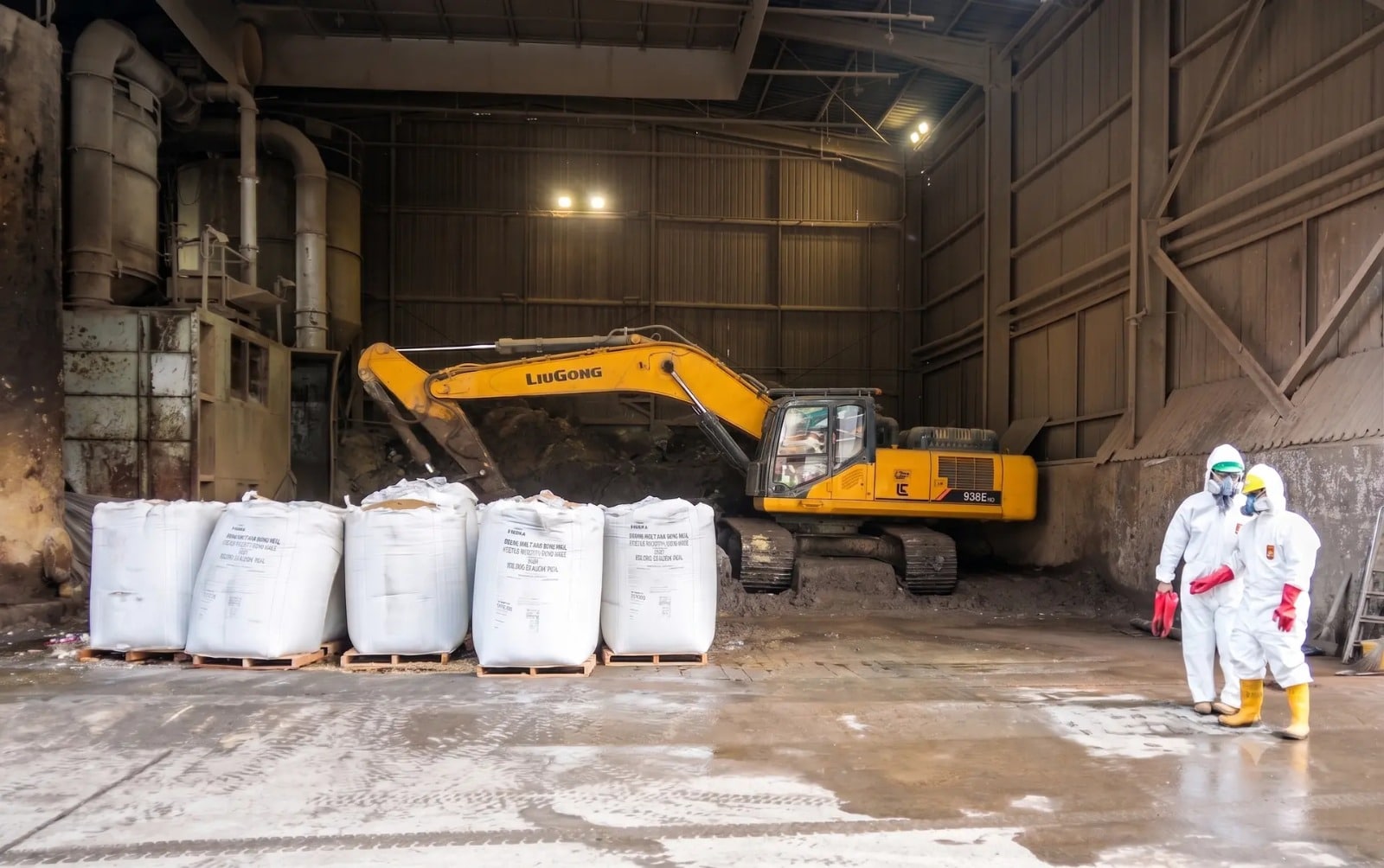 Barantin Musnahkan 312 Ton Bahan Pakan Impor