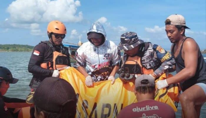 Korban Perahu Nelayan Terbalik di Pantai Grajagan Ditemukan Meninggal, Satu Orang Masih Dicari