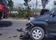 Tabrakan Adu Banteng Bojonegoro Bus vs Avanza Beruntung Pengemudi Selamat dari Maut