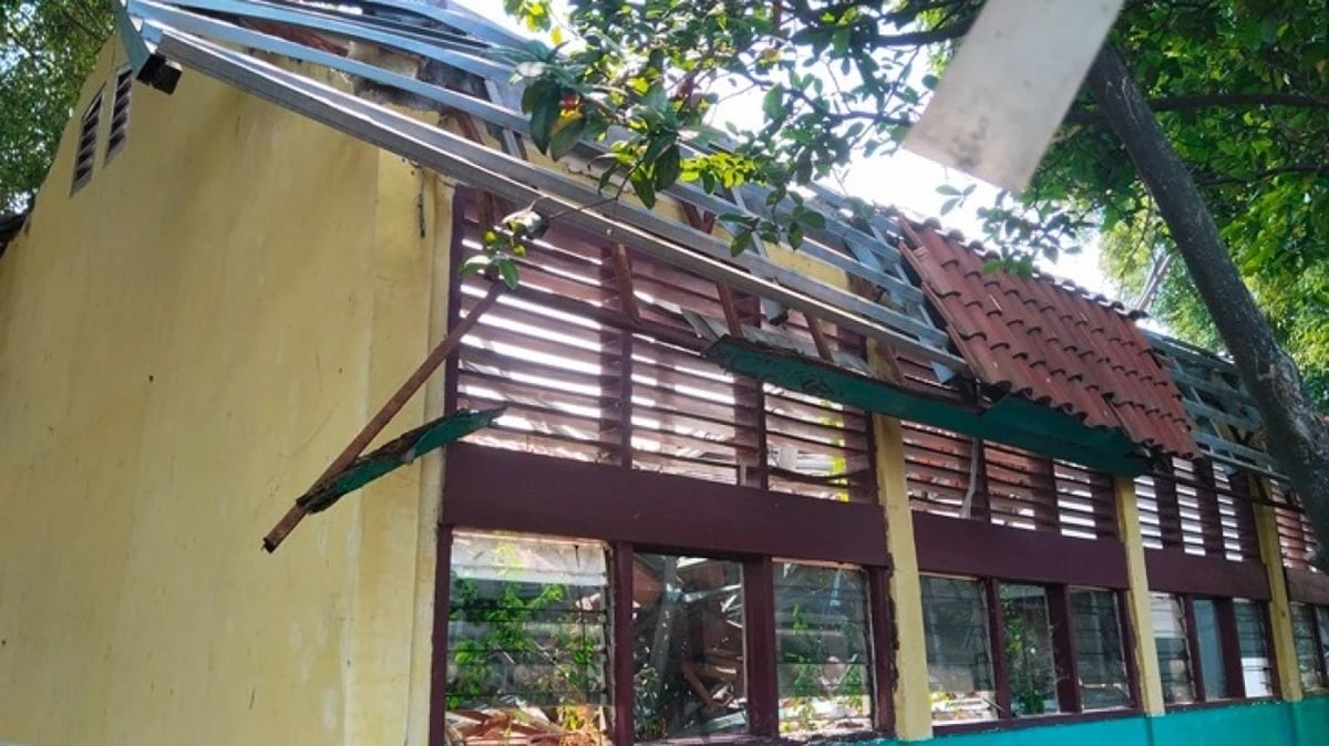 Kondisi SDN 09 Kebayoran Lama yang ambruk belum diperbaiki.