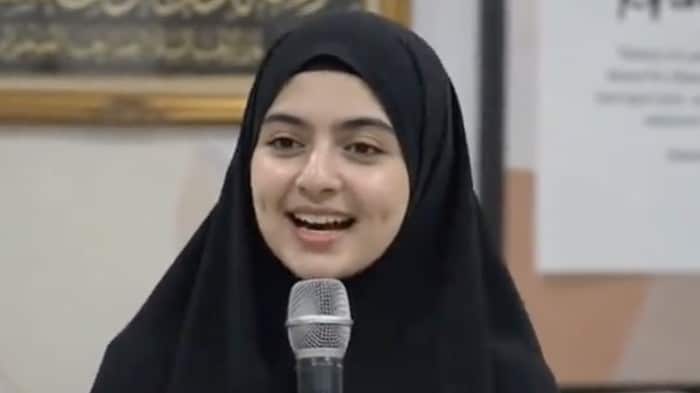Ustadzah AI Nia Hajar Viral di TikTok