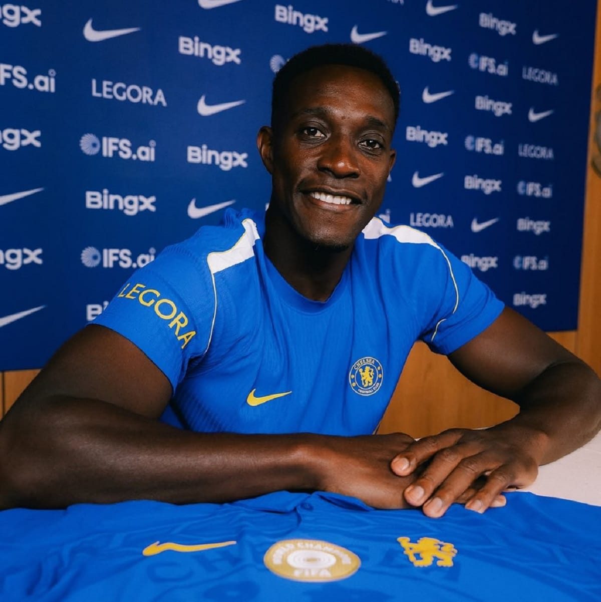 Danny Welbeck resmi gabung ke Chelsea.