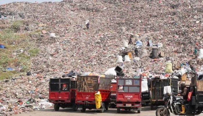 TPA Cipayung Depok Tetap Beroperasi, Angkutan Sampah Berjalan Normal