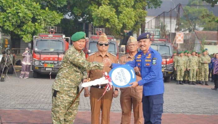 Disdamkarmat Garut Terima Bantuan Mobil Tangki Air TNI, Perkuat Respons Penanggulangan Kebakaran
