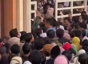 Ribuan Warga Rela Antre Demi Kurma Muda di Masjid Al Mubarok Mojokerto