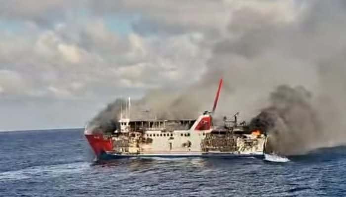 KMP Putri Yasmin Terbakar di Pantai Sekotong Lombok, Puluhan Penumpang Dievakuasi