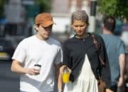 Tom Holland dan Zendaya Tertangkap Kamera Jalan Santai di London Usai Premiere Spider-Man