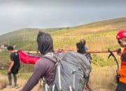 WNA Prancis Cedera Saat Turun dari Rinjani, Tim SAR Berhasil Evakuasi Korban