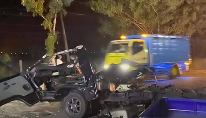 Kendaraan Hacur Tabrakan Adu Banteng Pikap vs Truk di Dander Bojonegora Seorang Pengemudi Tewas