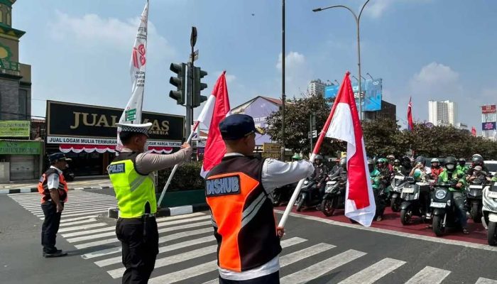 Bikin Haru! Pengendara di Margonda Depok Kompak Berhenti saat Detik-Detik Proklamasi