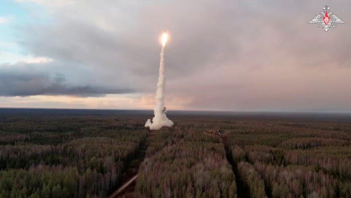 Rusia Luncurkan Rudal ICBM Berkemampuan Nuklir,