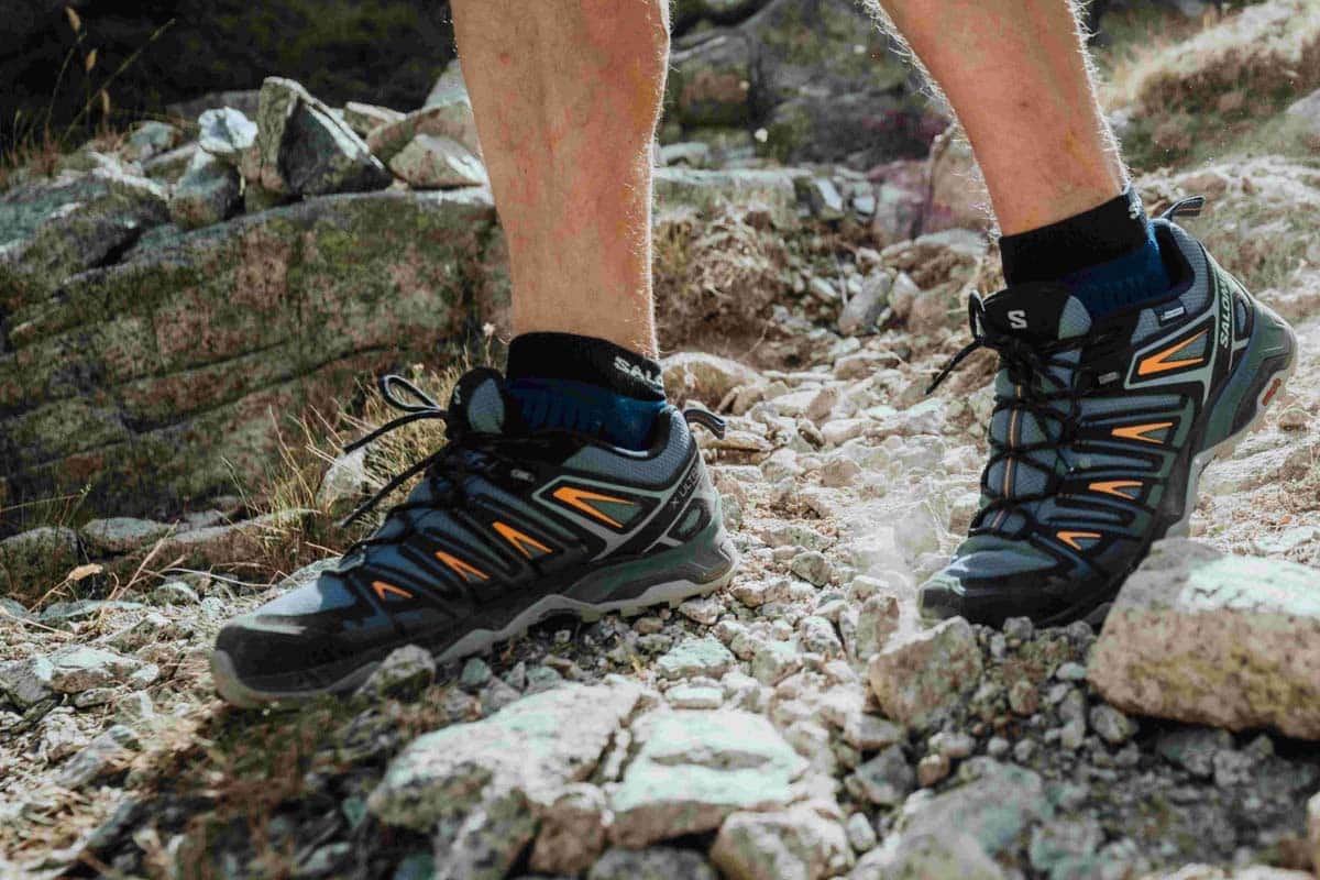 sepatu merek salomon