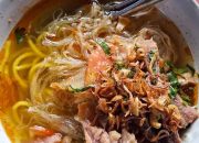 4 Rekomendasi Soto Mie Dekat Stasiun UI Depok, Kuahnya Maknyus!