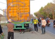 Pemotor Bonceng Anak Kecil Tabrak Truk Trailer di Sidoarjo Seorang Tewas dan Seorang Anak Patah Kaki