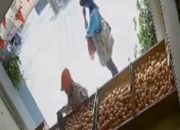 Viral! Tak Diberi Uang, Anak Pengamen Diduga Rusak Dagangan Telur