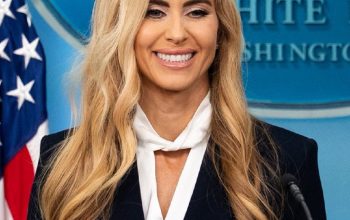 Profil Katie Zacharia, Juru Bicara Trump yang Kariernya di Gedung Putih Berakhir dalam Lima Hari 6 Katie Zacharia