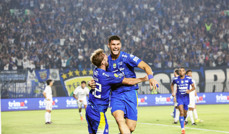 Julio Cesar Jadi Pahlawan Persib