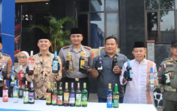Polres Majalengka Musnahkan 2.267 Botol Miras Ilegal, Digilas Setum di Hadapan Forkopimda