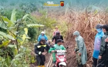 Longsor Tutup Jalan Peundeuy-Cibalong Garut, Polisi dan Warga Turun Tangan 5 Longsor Garut